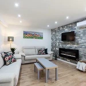 https://apartamentos-reina-isabel.es-andalucia.com
